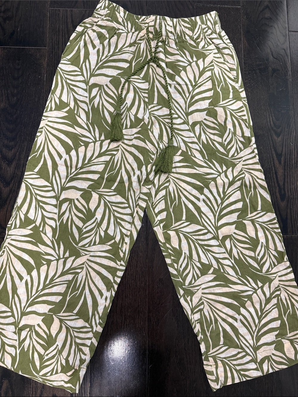 Tahari Olive Green and White Leaf Print Wide Leg Pants - Picture 2 of 5